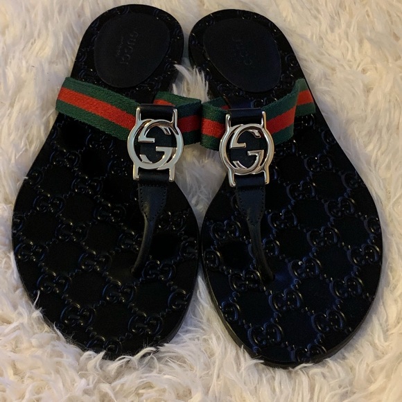 gucci gg logo flip flop